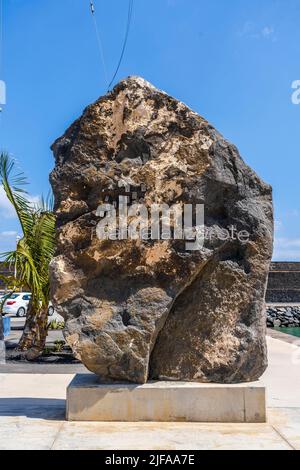 Ein Schild mit der Aufschrift Marina Lanzarote auf dem Felsen in Arrecife, Hauptstadt von Lanzarote, Kanarische Inseln, Spanien Stockfoto