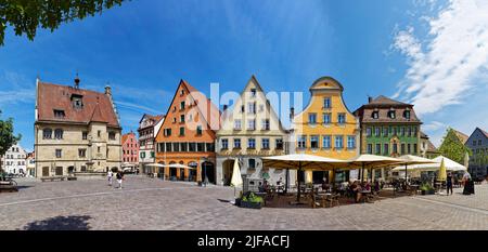 Linkes altes Rathaus, erbaut 1470, 1476, Uhr, gotisch, Schweppermannsbrunnen, erbaut 1548 oder 1549, Stadthäuser, Geschäfte, Restaurants, Sitzgelegenheiten im Freien