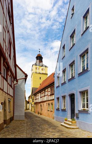 Altstadt Idylle am Ellinger Tor, innen, Turm, Kopfsteinpflaster, Gasse auf der Kapelle, Altstadt, Weissenburg, Mittelfranken, Franken, Bayern Stockfoto