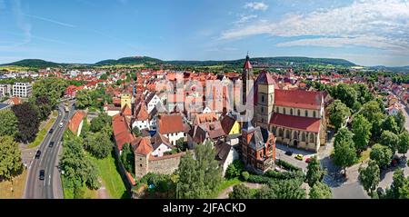 Luftaufnahme der Altstadt aus dem Nordosten, St. Andrew's Pfarrkirche vorne rechts, protestantischer, verschiedene Baustile, mittelalterlich Stockfoto