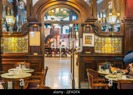 Tortoni, ältestes Café, innen, Buenos Aires, Argentinien Stockfoto