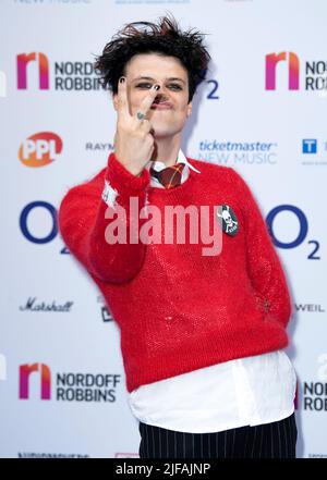 London, Großbritannien. 01.. Juli 2022. 1.. Juli 2022. London, Großbritannien. Yungblud bei der Ankunft bei den Nordaff Robbins O2 Silver Clef Awards London. Quelle: Doug Peters/Alamy Live News Stockfoto