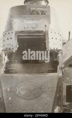 Das Fahrerhaus im Tank der Marke Renault in Nahaufnahme. Stockfoto