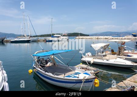 Fischerboote im Hafen, Altstadt von Korfu, Korfu (Kerkyra), Ionische Inseln, Griechenland Stockfoto