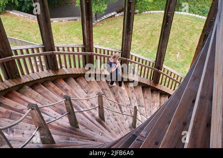 Schweiz, Kanton Waadt, Lausanne, der Sauvabelin-Turm ist 35 Meter hoch und zeichnet sich durch seine 302 Stufen aus, die eine doppelte Helix bilden Stockfoto