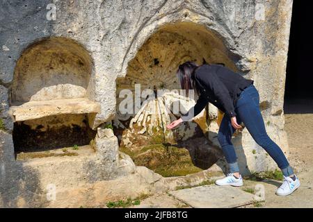 Frankreich, Dordogne, Brantome, benediktinerabtei Saint Pierre, Brunnen Saint Sicaire in die Klippe geschnitzt Stockfoto