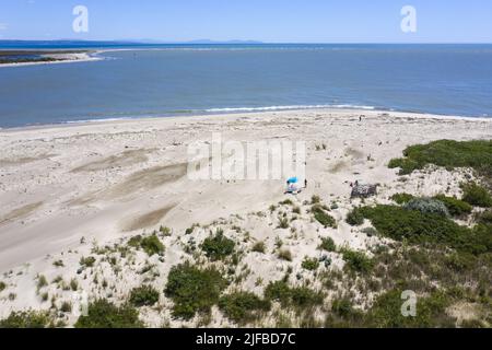 Frankreich, Bouches du Rhone, regionaler Naturpark Camargue, Arles, Kajakfahrt auf der Rhone, Mündung der Rhone (Luftaufnahme) Stockfoto