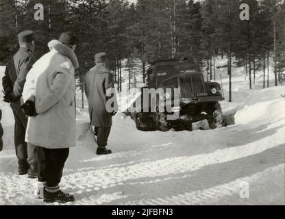 Probe mit beladen Geländewagen 939 an der Army Motor School. Wintertest in Sveg im März 1962. Stockfoto