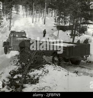 Probe mit beladen Geländewagen 939 an der Army Motor School. Wintertest in Sveg im März 1962. Stockfoto