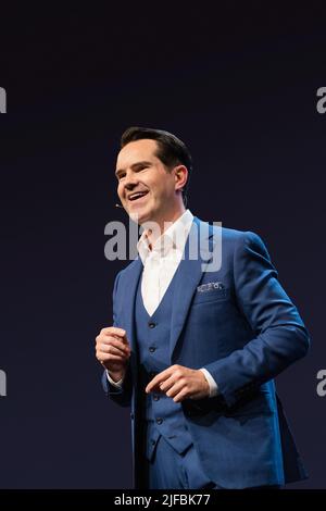 VEREINIGTES KÖNIGREICH. Jimmy Carr Performing Stand-Up Comedy. Kredit: SJ/Alamy Stockfoto