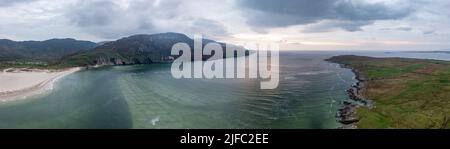 Luftaufnahme von Maghery Beach und Loughros von Ardara in der Grafschaft Donegal, Republik Irland. Stockfoto