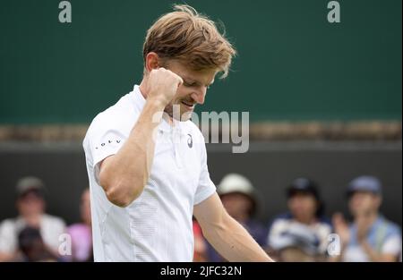 Der Belgier David Goffin feiert am Freitag, den 01. Juli 2022, ein drittes Rundenspiel im Männer-Einzelturnier zwischen dem Belgier Goffin und dem Franzosen Humbert beim Wimbledon Grand-Slam-Tennisturnier 2022 im All England Tennis Club im Südwesten Londons, Großbritannien. BELGA FOTO BENOIT DOPPAGNE Stockfoto