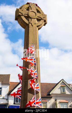 Knaresborough, Großbritannien - Juni 4. 2022: War Memorial am Market Place in der wunderschönen Stadt Knaresborough in North Yorkshire, Großbritannien. Stockfoto