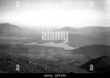 1952, historische Ansicht über Derwent Water von Causey Pike, Lake District, Cumbria, England, UK. Stockfoto