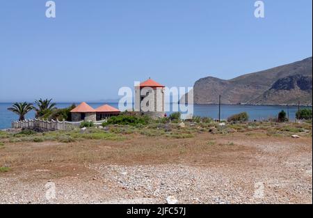 Umgebaute Windmühle in Agios Antonios, Insel Tilos, Dodekanes, Griechenland. In Der Nähe Von Rhodos Stockfoto