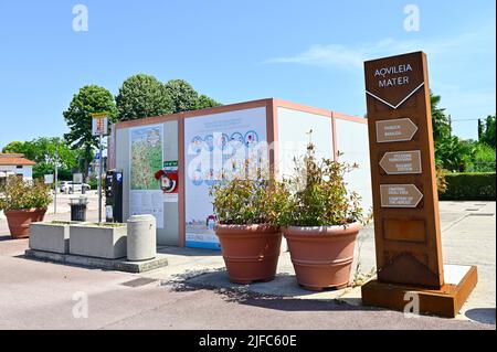 Aquileia, Italien. 19. Juni 2022. Informationstafel in Aquileia Stockfoto