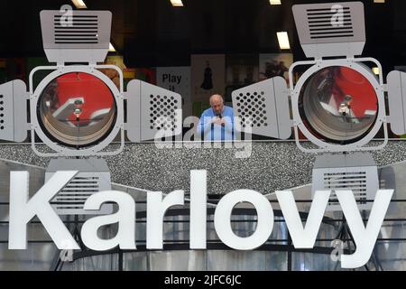 Karlsbad, Tschechische Republik. 01.. Juli 2022. Eröffnung des Internationalen Filmfestivals Karlovy Vary (KVIFF) 56. am 1. Juli 2022 in Karlovy Vary, Tschechien. Kredit: Slawomir Kubes/CTK Foto/Alamy Live Nachrichten Stockfoto