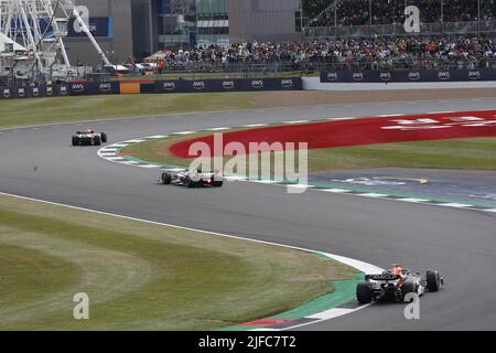 Silverstone, Northants, Großbritannien. 1.. Juli 2022. Action am Luffield Corner während des ersten Trainingstages für den LENOVO FORMULA 1 British Grand Prix Credit: Motofoto/Alamy Live News Stockfoto