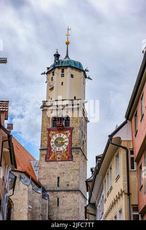 Die denkmalgeschützte Pfarrkirche St. Martin in Memmingen im Niederallgäu von Schwaben, Bayern, Deutschland. Stockfoto