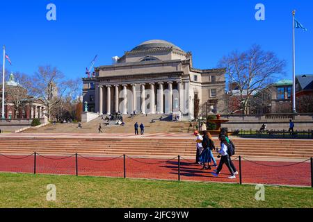 NEW YORK, NY -21 MAR 2022- Blick auf den Campus der Columbia University, einer privaten Ivy League-Forschungsuniversität in Manhattan, New York City Stockfoto