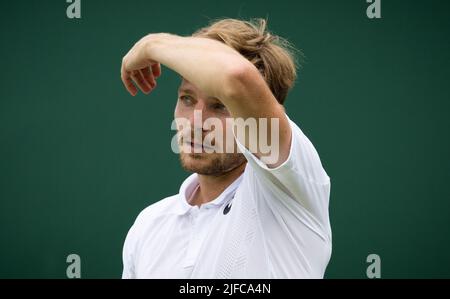 Der Belgier David Goffin reagiert während eines dritten Rundenspiels beim Männer-Einzelturnier zwischen dem Belgier Goffin und dem Franzosen Humbert beim Wimbledon Grand-Slam-Tennisturnier 2022 im All England Tennis Club, im Südwesten Londons, Großbritannien, Freitag, 01. Juli 2022. BELGA FOTO BENOIT DOPPAGNE Stockfoto