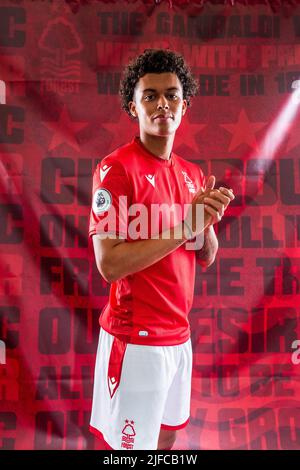 Nottingham, Großbritannien. 30.. Juni 2022. Brennan Johnson unterzeichnet am 6. 30. 2022 eine neue Vertragsverlängerung um vier Jahre bei Nottingham Forest in Nottingham, Großbritannien. (Foto von Ritchie Sumpter/News Images/Sipa USA) Quelle: SIPA USA/Alamy Live News Stockfoto