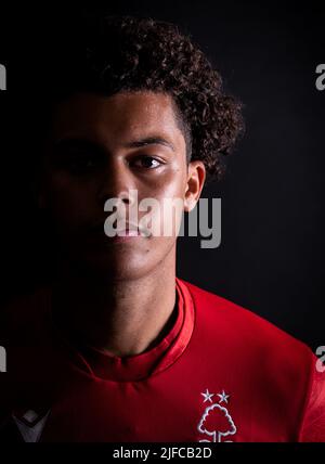 Nottingham, Großbritannien. 30.. Juni 2022. Brennan Johnson unterzeichnet am 6. 30. 2022 eine neue Vertragsverlängerung um vier Jahre bei Nottingham Forest in Nottingham, Großbritannien. (Foto von Ritchie Sumpter/News Images/Sipa USA) Quelle: SIPA USA/Alamy Live News Stockfoto