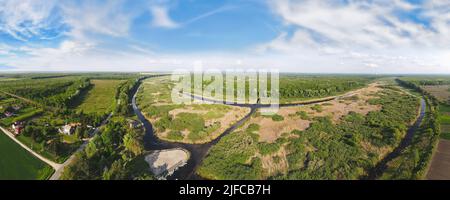 Obedska Bara - Obedska Swamp entlang des Flusses Sava in Serbien. Große Sumpf- und Waldfläche, Panorama-Luftaussicht. Das besondere Naturschutzgebiet „Obedska bara“ ist ein Stockfoto