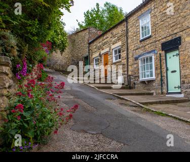 Pickering, Großbritannien - Juni 9. 2022: Blick auf eine Straße in der Stadt Pickering in North Yorkshire, Großbritannien. Stockfoto