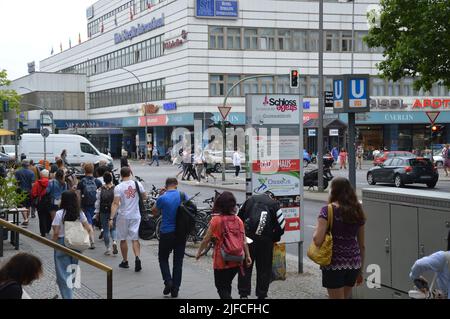 Berlin, Deutschland - 1. Juli 2022 - Grunewaldstraße im Ort Steglitz. (Markku Rainer Peltonen) Stockfoto