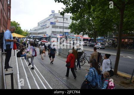 Berlin, Deutschland - 1. Juli 2022 - Grunewaldstraße im Ort Steglitz. (Markku Rainer Peltonen) Stockfoto