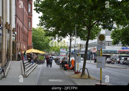 Berlin, Deutschland - 1. Juli 2022 - Grunewaldstraße im Ort Steglitz. (Markku Rainer Peltonen) Stockfoto