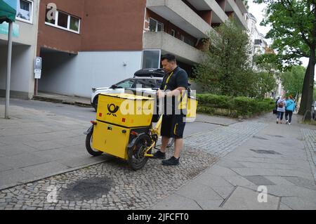 Berlin, Deutschland - 1. Juli 2022 - Grunewaldstraße im Ort Steglitz. (Markku Rainer Peltonen) Stockfoto