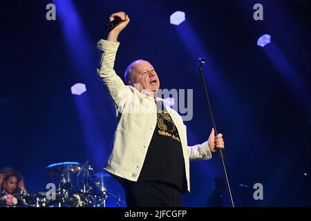 München, Deutschland. 01.. Juli 2022. Jim KERR. Simple Minds in concert beim Tollwood Summer Festival 2022 am 1.. Juli 2022. Live, Konzert, Bühne, Credit: dpa/Alamy Live News Stockfoto