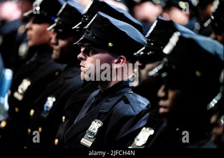 New York, USA . 01.. Juli 2022. 1. Juli 2022, New York City, New York, USA: Absolventen der Graduiertenakademie der New York City Police Department (NYPD). (Bild: © Michael Brochstein/ZUMA Press Wire) Bild: ZUMA Press, Inc./Alamy Live News Stockfoto