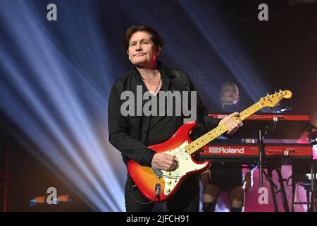 München, Deutschland. 01.. Juli 2022. Charlie BURCHILL (Gitarrist), Simple Minds in concert beim Tollwood Summer Festival 2022 am 1.. Juli 2022. Live, Konzert, Stage Stage Stage, Credit: dpa/Alamy Live News Stockfoto