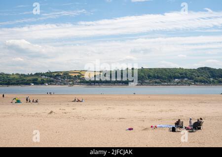 Gesamtansicht von Llansteffan in Carmartheshire, Wales, an einem sonnigen Tag im Sommer. Stockfoto