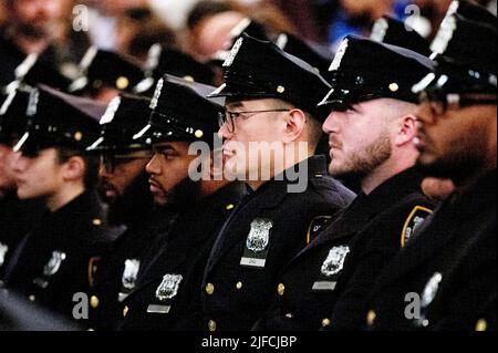 New York, Usa. 01.. Juli 2022. Absolvent der Abschlussfeier der New York City Police Department (NYPD) Police Academy. Kredit: SOPA Images Limited/Alamy Live Nachrichten Stockfoto