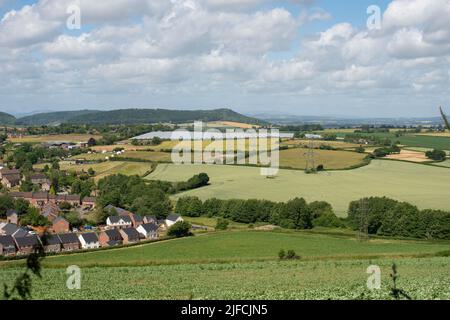 Allgemeiner Blick über die ländlichen Felder von Herefordshire in der Nähe des Dorfes Lea an einem sonnigen Sommertag. Stockfoto