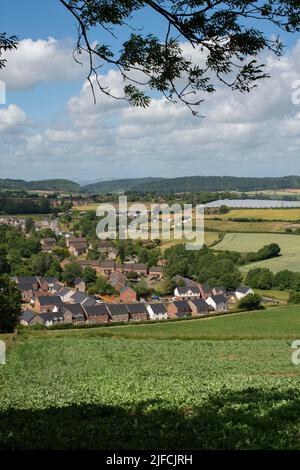 Allgemeiner Blick über die ländlichen Felder von Herefordshire in der Nähe des Dorfes Lea an einem sonnigen Sommertag. Stockfoto