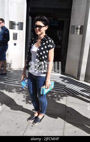 Stock Photo - Emma Willis verlässt BBC Radio 2, nachdem sie bei der Chris Evans Breakfast Show - Wogan House, London, 2017, auftrat. Stockfoto