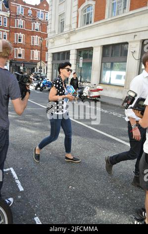 Stock Photo - Emma Willis verlässt BBC Radio 2, nachdem sie bei der Chris Evans Breakfast Show - Wogan House, London, 2017, auftrat. Stockfoto