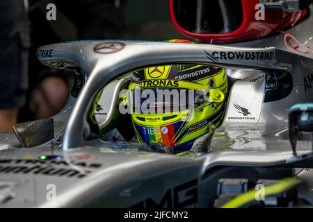 Silverstone, Großbritannien, 01.. Juli 2022, Lewis Hamilton aus Großbritannien tritt für Mercedes AMG an. Training, Runde 10 der Formel-1-Meisterschaft 2022. Kredit: Michael Potts/Alamy Live Nachrichten Stockfoto