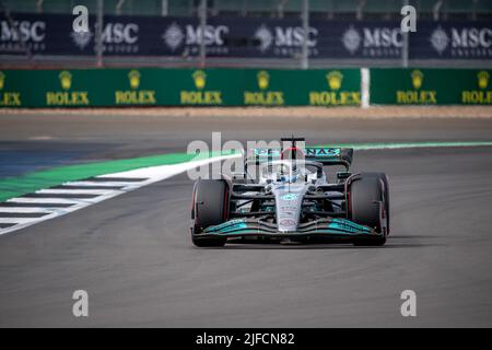 Silverstone, Großbritannien, 01.. Juli 2022, George Russell aus Großbritannien tritt für Mercedes AMG an. Training, Runde 10 der Formel-1-Meisterschaft 2022. Kredit: Michael Potts/Alamy Live Nachrichten Stockfoto