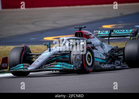 Silverstone, Großbritannien, 01.. Juli 2022, George Russell aus Großbritannien tritt für Mercedes AMG an. Training, Runde 10 der Formel-1-Meisterschaft 2022. Kredit: Michael Potts/Alamy Live Nachrichten Stockfoto