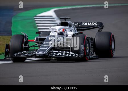 Silverstone, Großbritannien, 01.. Juli 2022, Pierre Gasly aus Frankreich tritt für die Scuderia AlphaTauri an. Training, Runde 10 der Formel-1-Meisterschaft 2022. Kredit: Michael Potts/Alamy Live Nachrichten Stockfoto