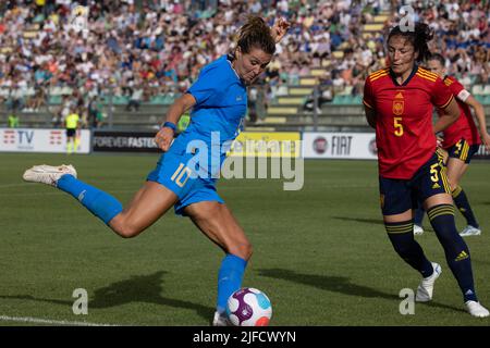 Cristiana Girelli aus Italien, Ivana Andres Sanz aus Spanien, im Einsatz beim Freundschaftsspiel der Women's International zwischen Italien und Spanien bei Teofilo P Stockfoto