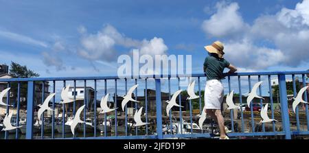 Gongliao Fischerhafen, New Taipei City - Jul 27, 2022 : das Hotel liegt im Bezirk Gongliao und Miri Longdong Bay, umgeben von Bergen auf drei Seiten und Stockfoto