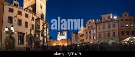 Prag, Tschechische Republik - 15. September 2018. Prag bei Nacht - Altstädter Ring - die Kirche der Mutter Stockfoto
