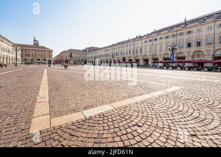 Turin, Italien. 16. Juni 2022. Weitwinkelansicht der Piazza San Carlo Stockfoto